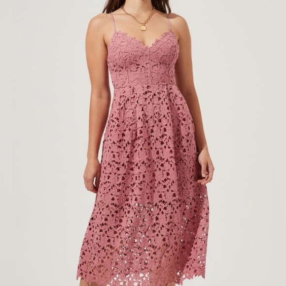 Astr Dresses & Skirts - Astr Midi Dress Mauve Pink |Size Small| Lace Overlay | Wedding Guest Dress